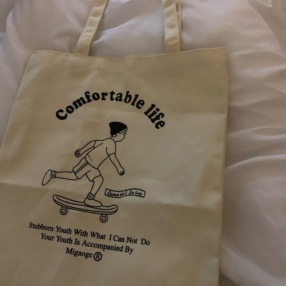 Comfortable life graphic tote bag